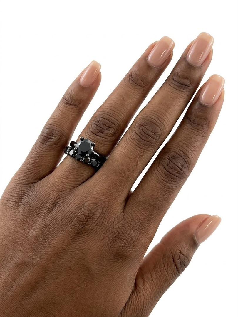 925 Black Round-Cut Wedding Band thumbnail